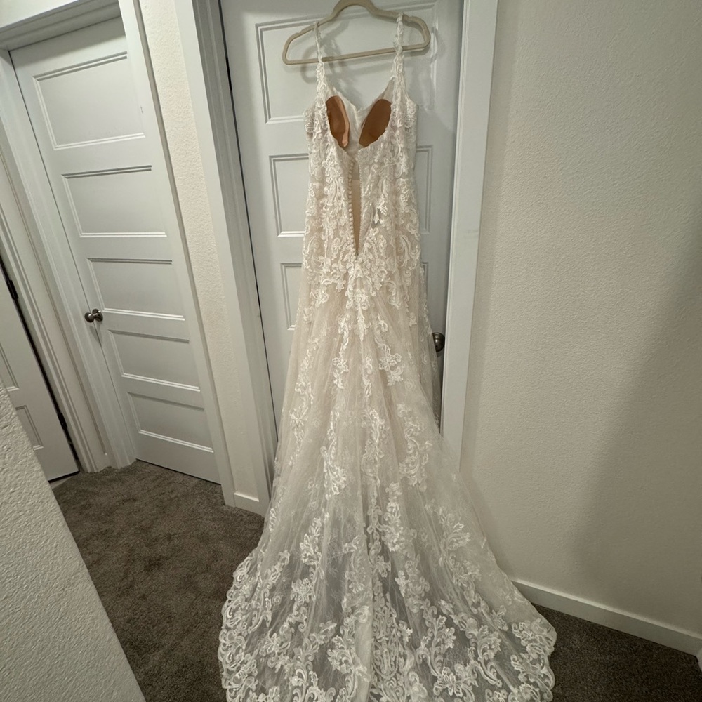Elegant Lace Wedding Dress